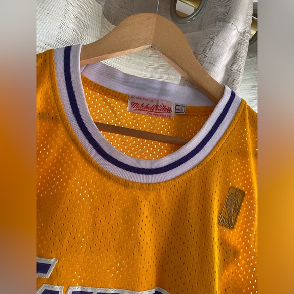 LA Lakers Kobe Bryant Mitchell Ness 1996-97 Jersey NBA Yellow Gold Home Memorial - Picture 7 of 11